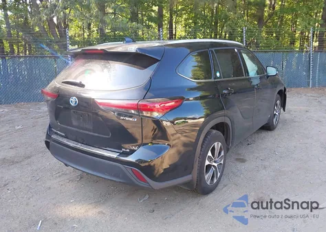 2022 Toyota Highlander Hybrid Xle z USA, uszkodzony, nr VIN 5TDGBRCH3NS561716